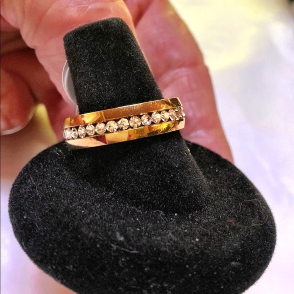 Gorgeous gold ring with crystals.